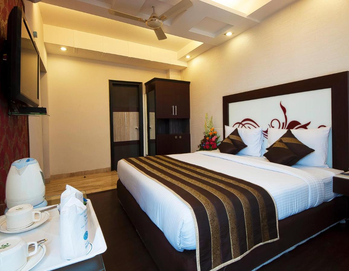 Pitrashish Grand And Premium Hotel Delhi  Eksteriør billede