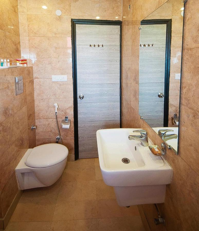 Pitrashish Grand And Premium Hotel Delhi  Eksteriør billede